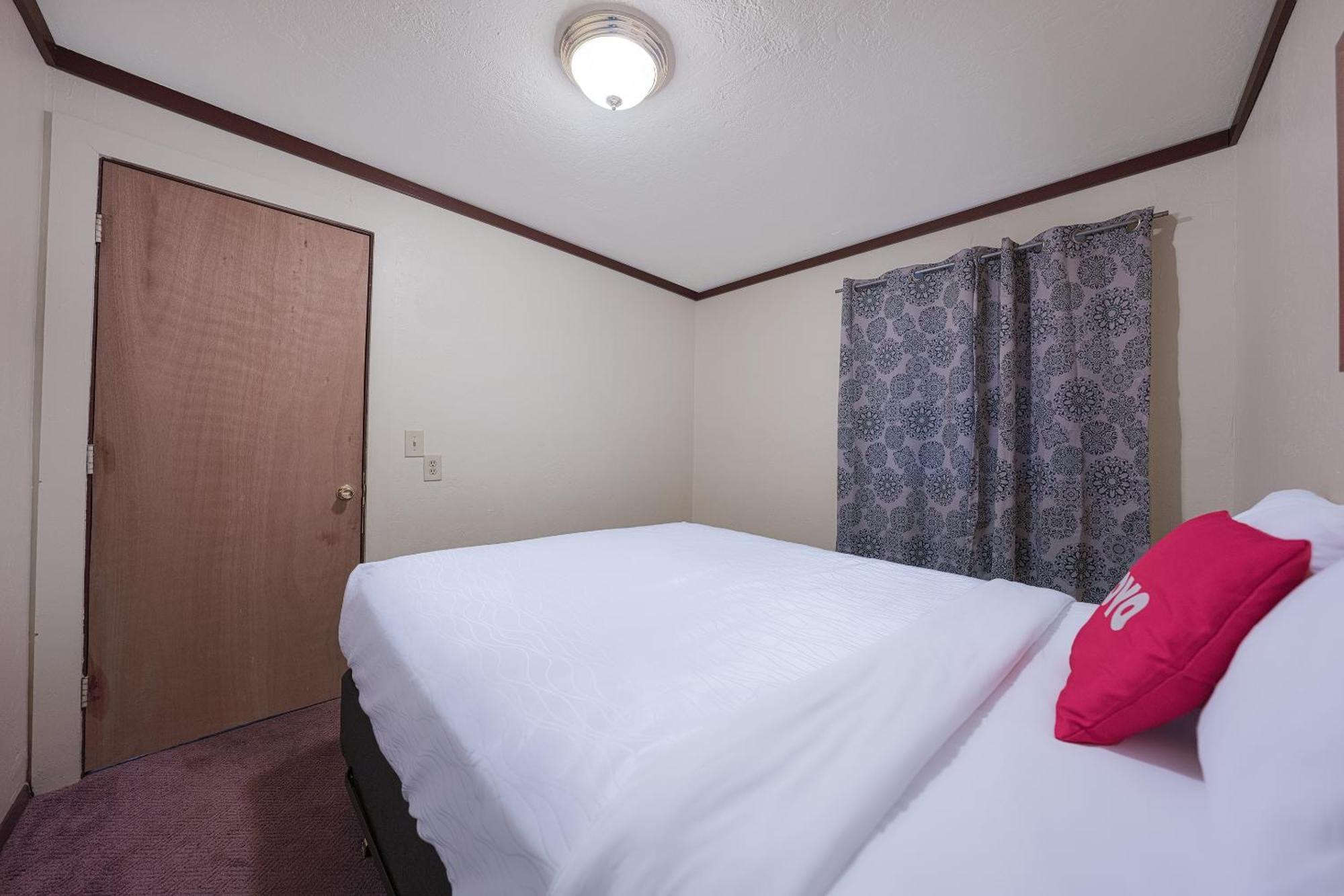 Oyo Hotel Portland Or Near Airport Gresham Bagian luar foto