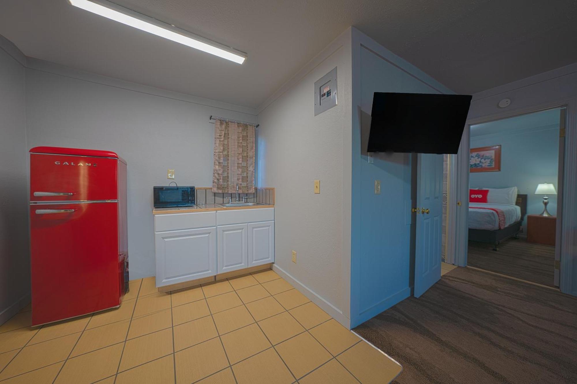Oyo Hotel Portland Or Near Airport Gresham Bagian luar foto