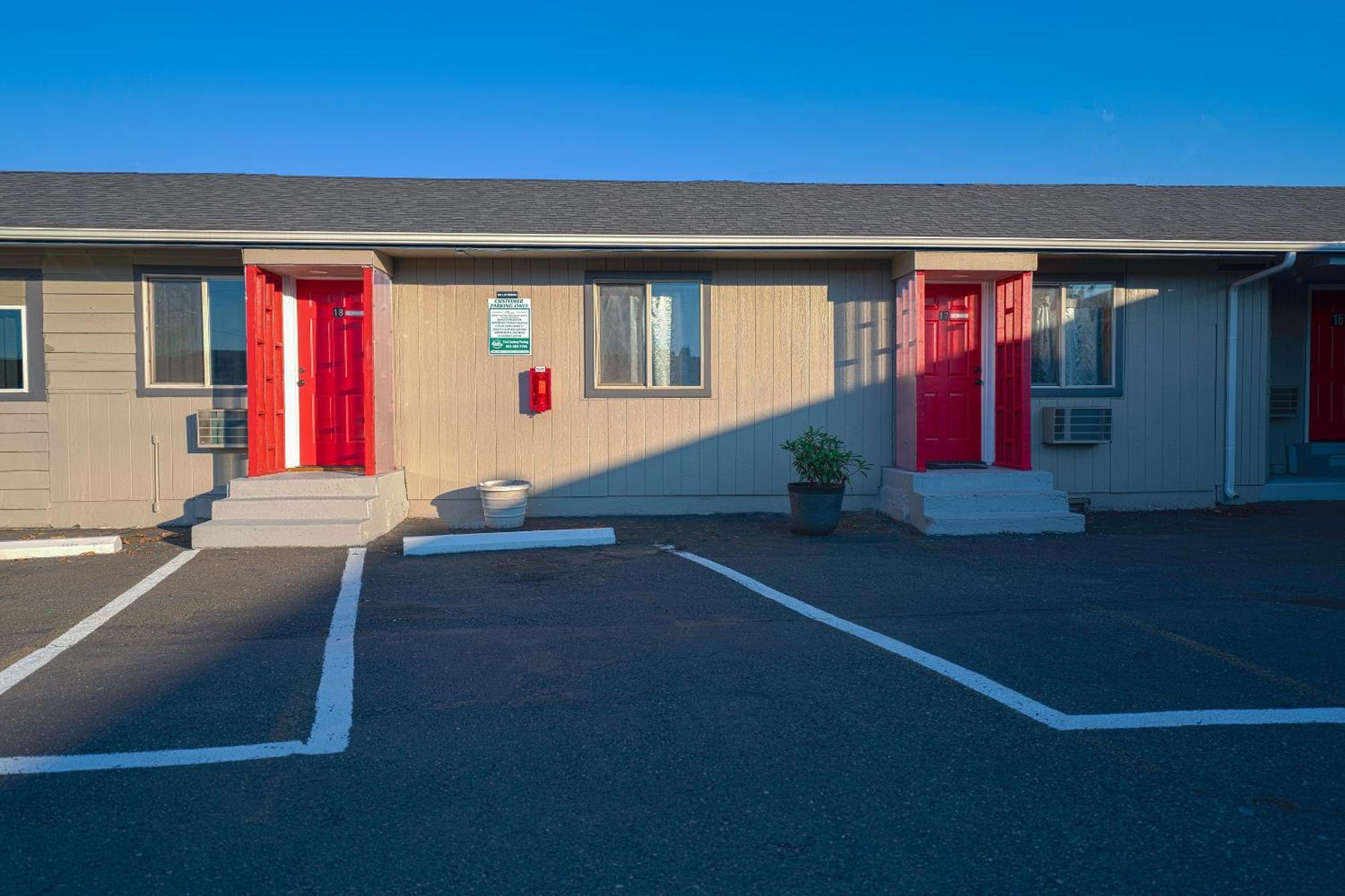 Oyo Hotel Portland Or Near Airport Gresham Bagian luar foto