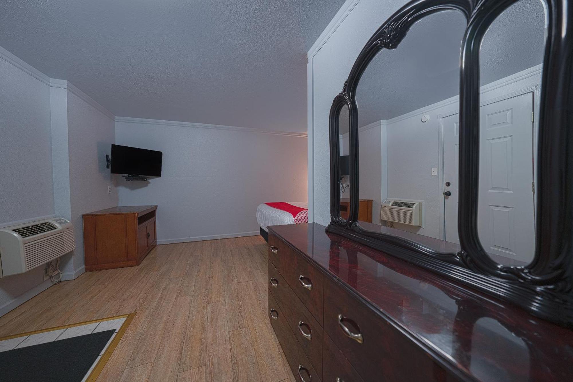 Oyo Hotel Portland Or Near Airport Gresham Bagian luar foto