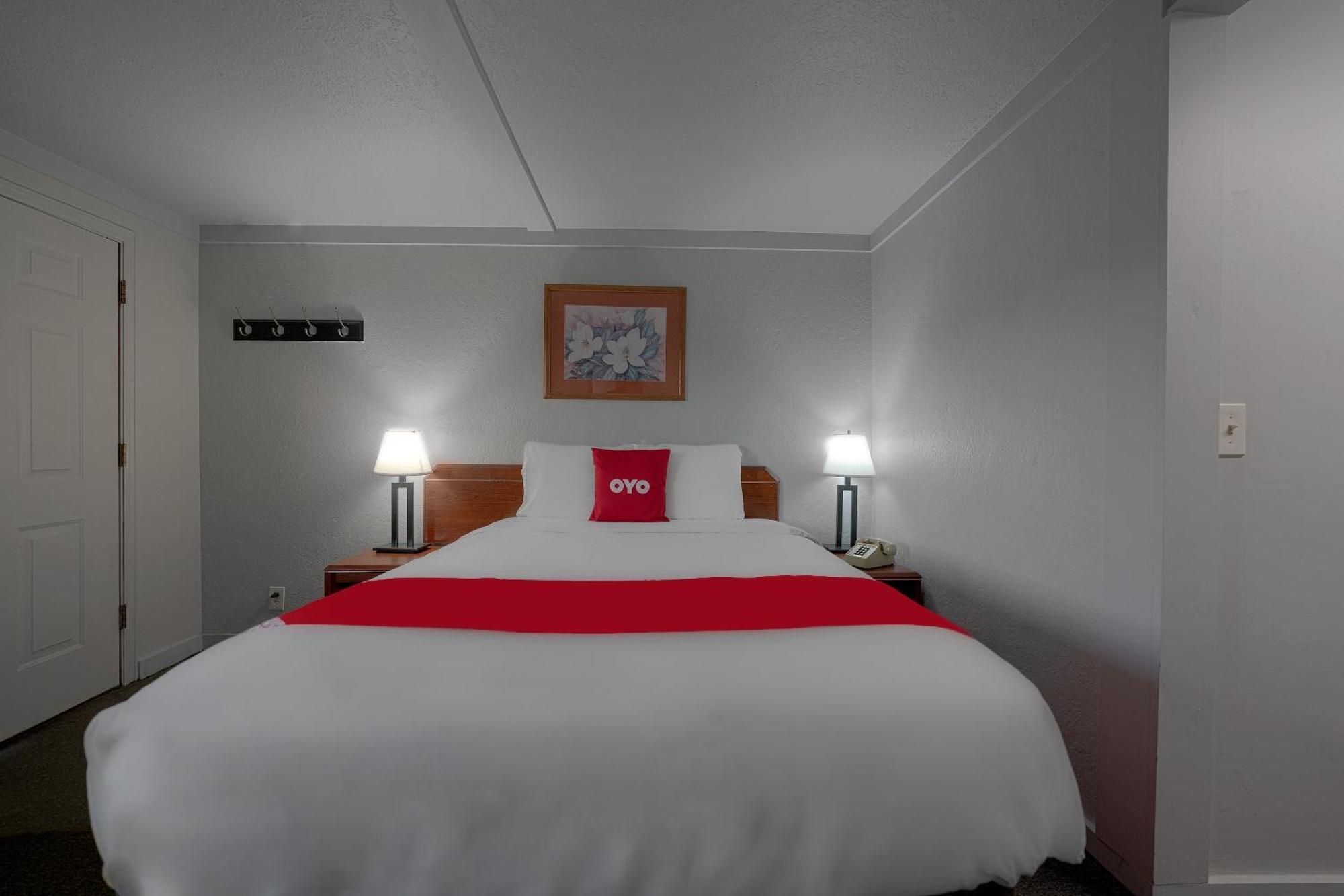 Oyo Hotel Portland Or Near Airport Gresham Bagian luar foto