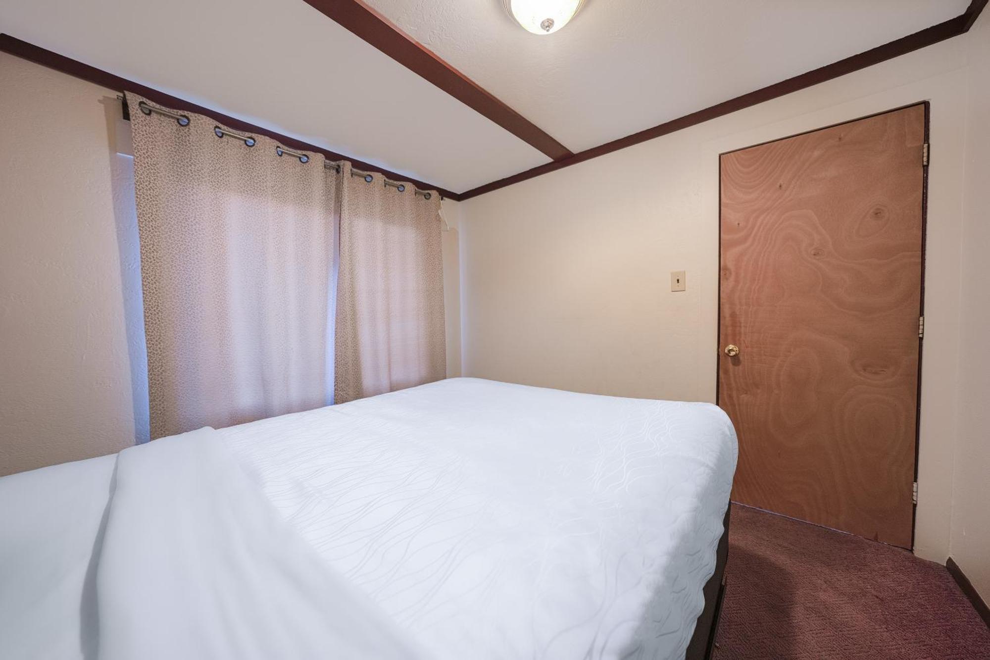 Oyo Hotel Portland Or Near Airport Gresham Bagian luar foto