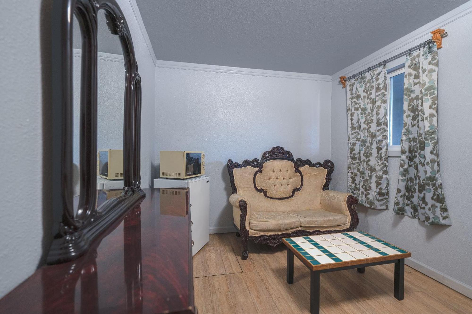 Oyo Hotel Portland Or Near Airport Gresham Bagian luar foto