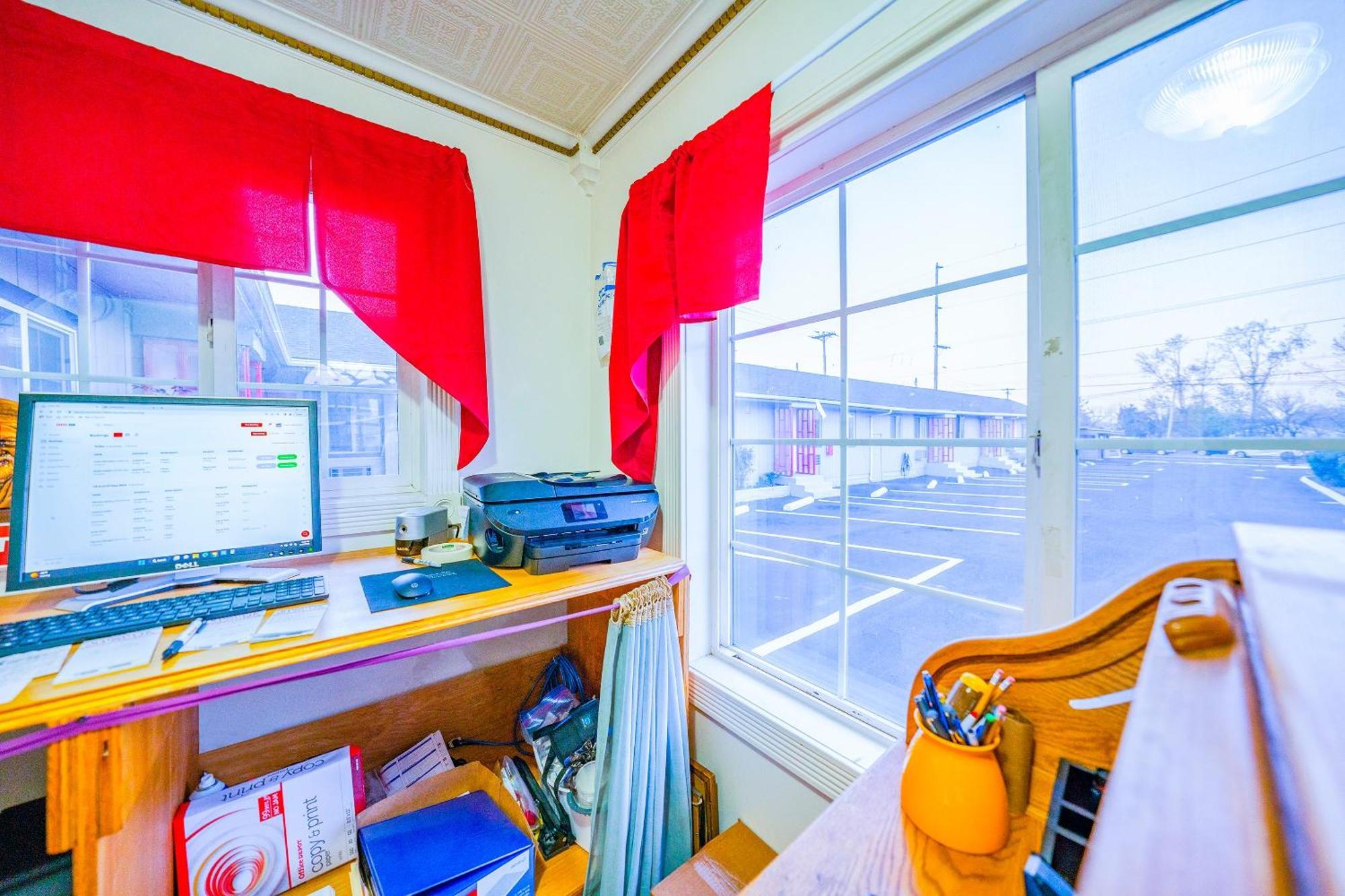 Oyo Hotel Portland Or Near Airport Gresham Bagian luar foto