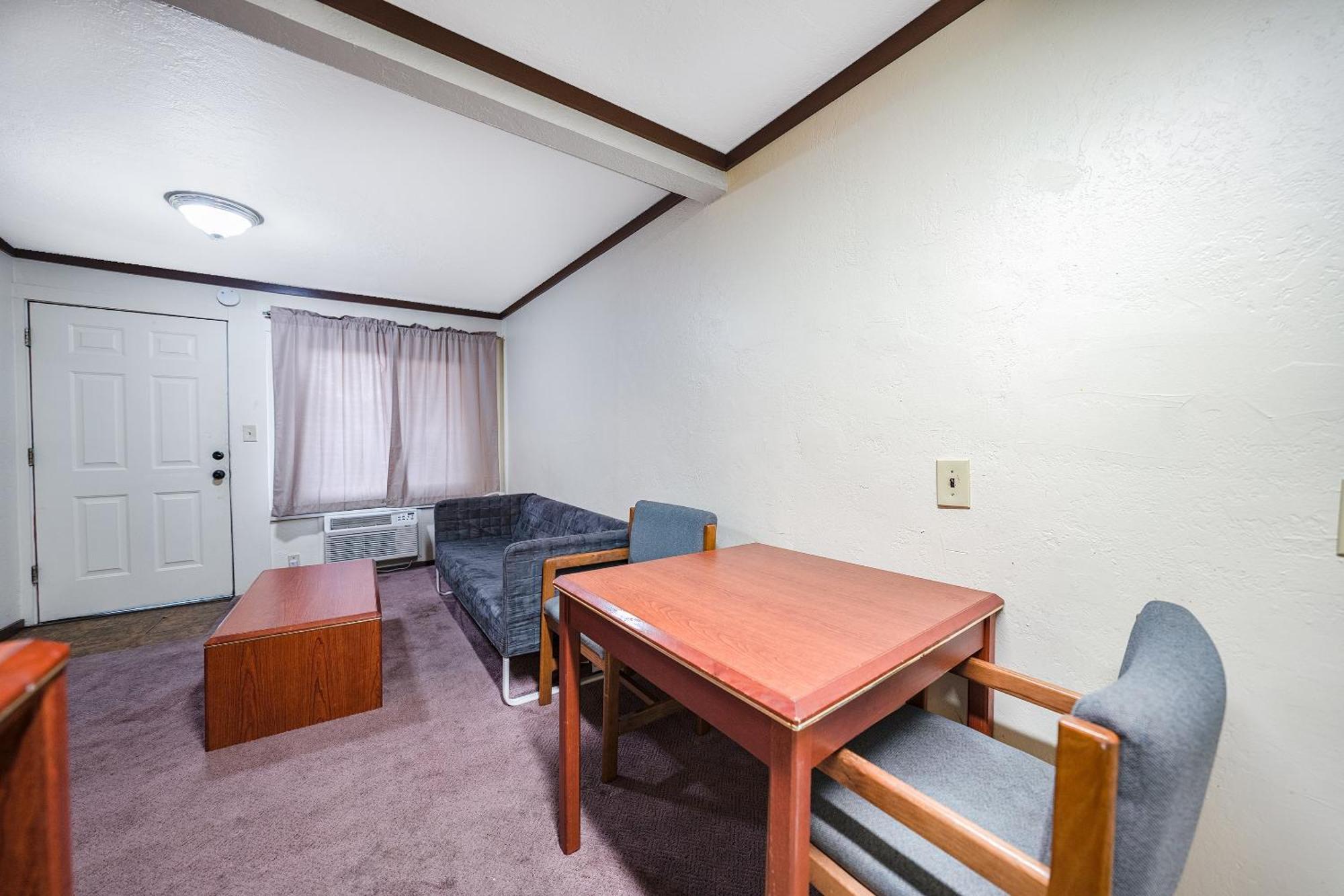 Oyo Hotel Portland Or Near Airport Gresham Bagian luar foto