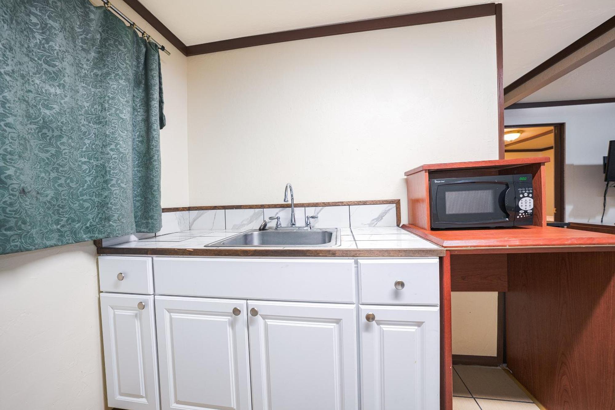 Oyo Hotel Portland Or Near Airport Gresham Bagian luar foto